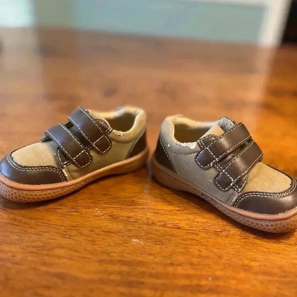 Livie and Luca boys shoes size 4 - Picture 5 of 9